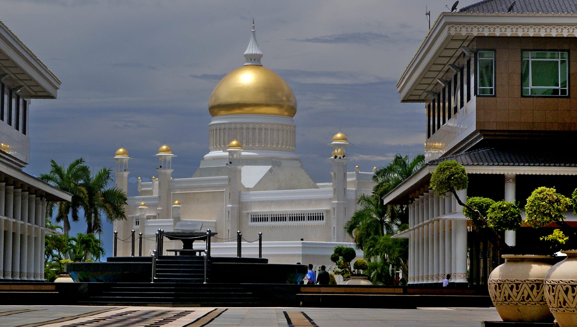 The Sultan Omar Ali Saifuddien Mosque with its large golden dome, seen between two buildings