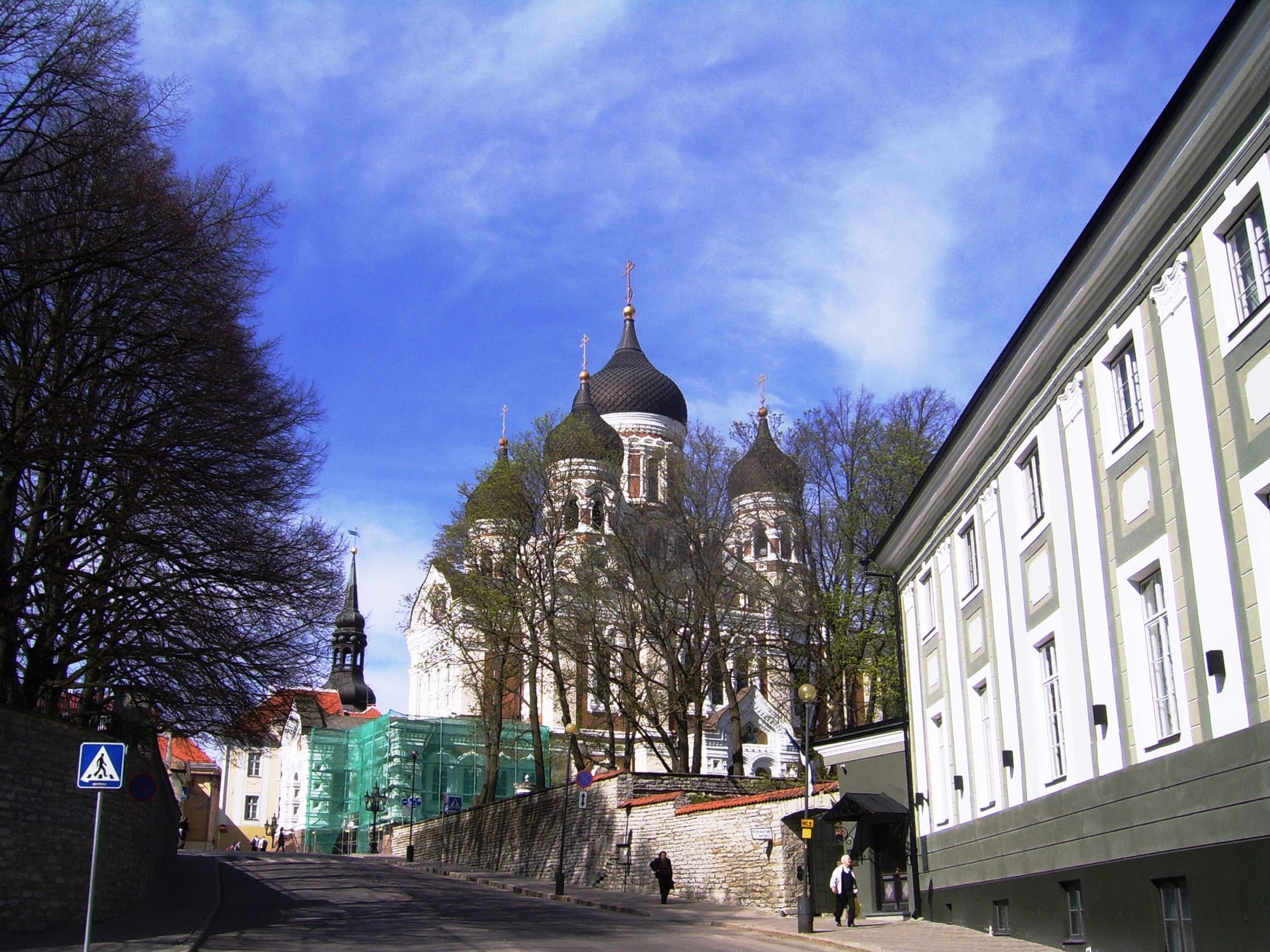 An onion-domed Russian Orthodox cathedral of dark brick facing a pale parliament building