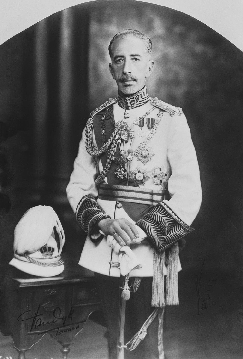 A formal portrait of King Faisal I of Iraq in Arab dress