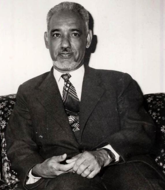 Moktar Ould Daddah in robes, photographed in 1977