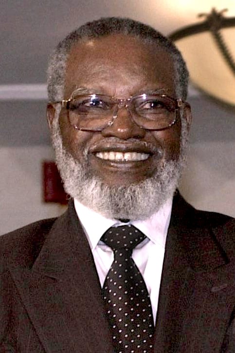 Sam Nujoma in a suit, photographed in 2004
