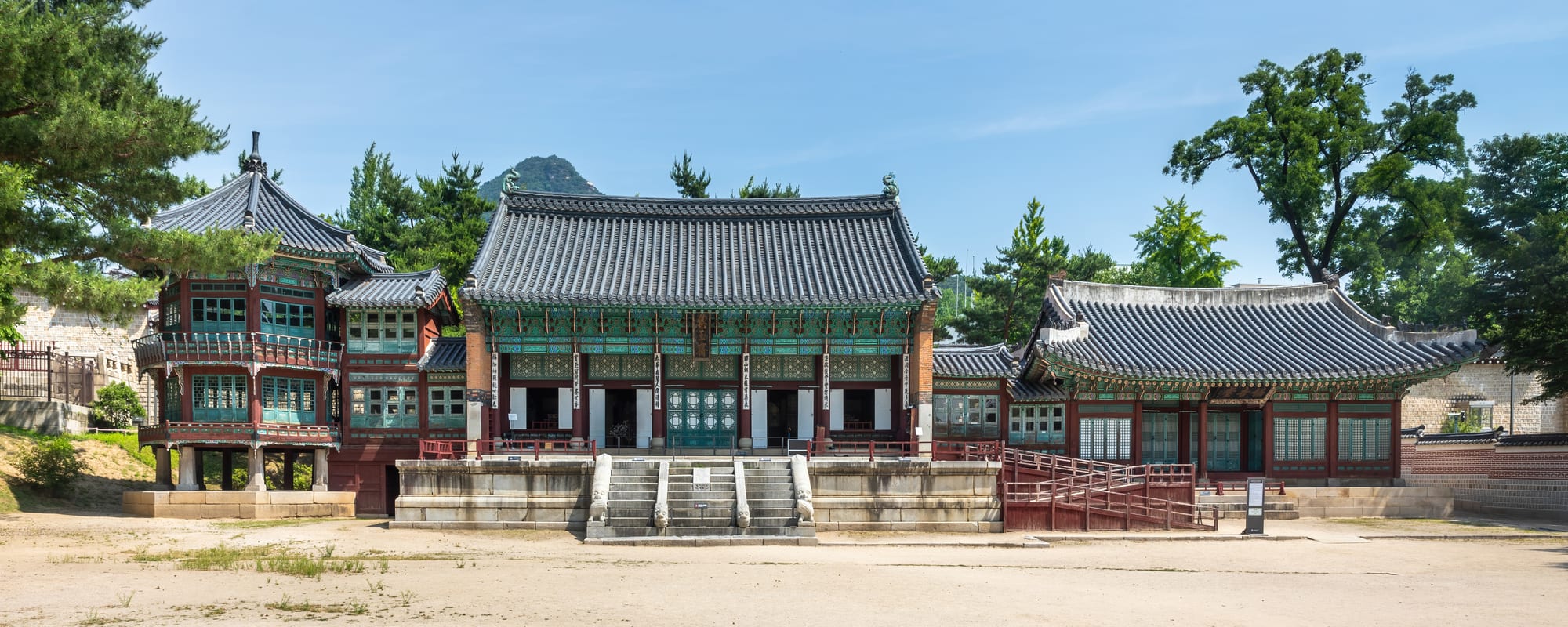 An ornate traditional Korean palace hall with colourful roof eaves